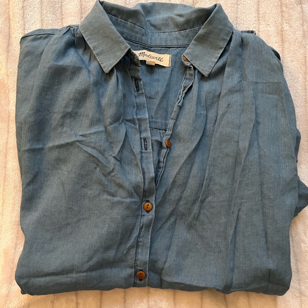 Madewell size medium short sleeve button-down chambray shirt
